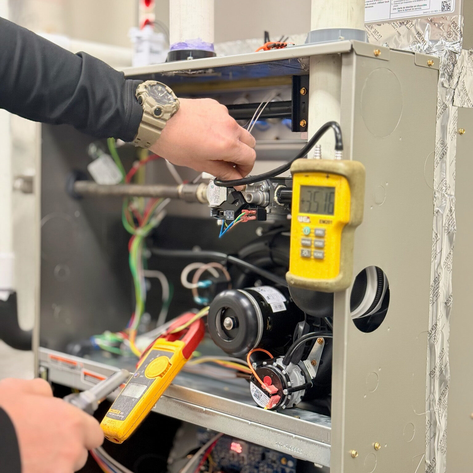 Retro Air Technician Performing A Diagnostic